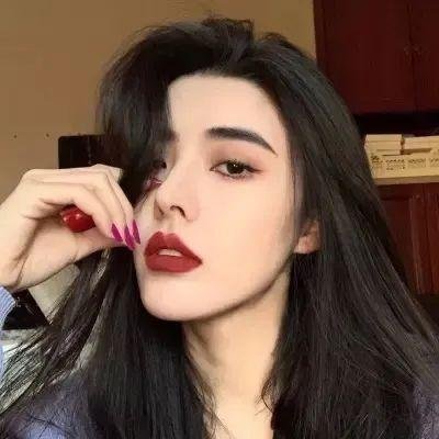 星光落在她身上